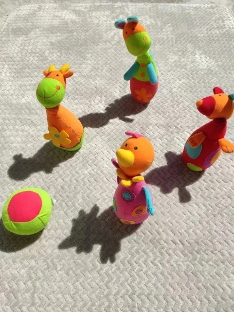 Jeu de quilles en tissu (4 quilles et une balle)